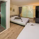 Destina Hotel